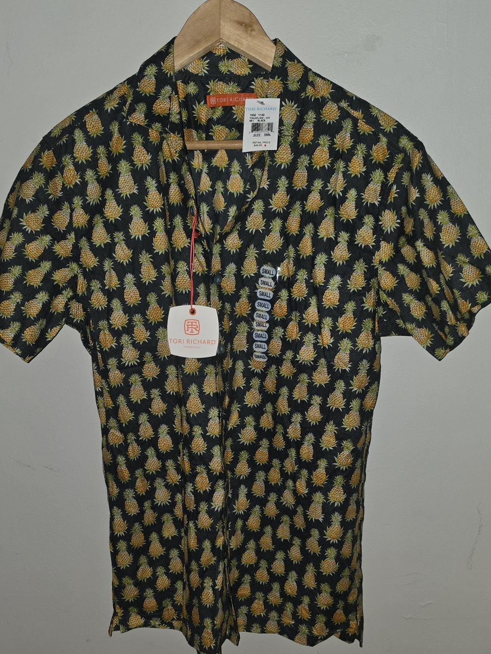 Tori Richard Black Short-Sleeve Pineapple Print Button-Down Shirt